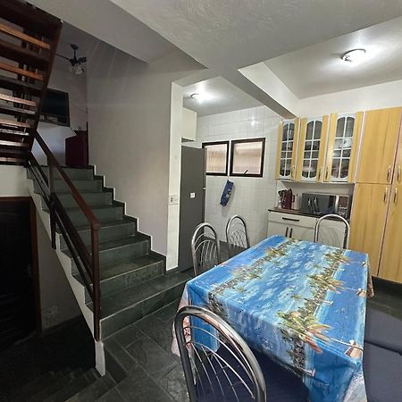 Triplex Piscina Churrasqueira Lava E Seca Wi-Fi E 2 Tvs Em Condominio Com 90M2 No Centro De 우바투바 외부 사진